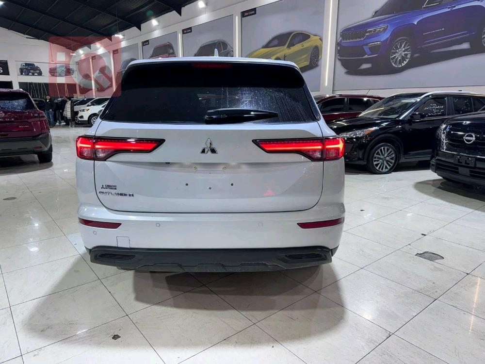 ميتسوبيشي اوتلاندر